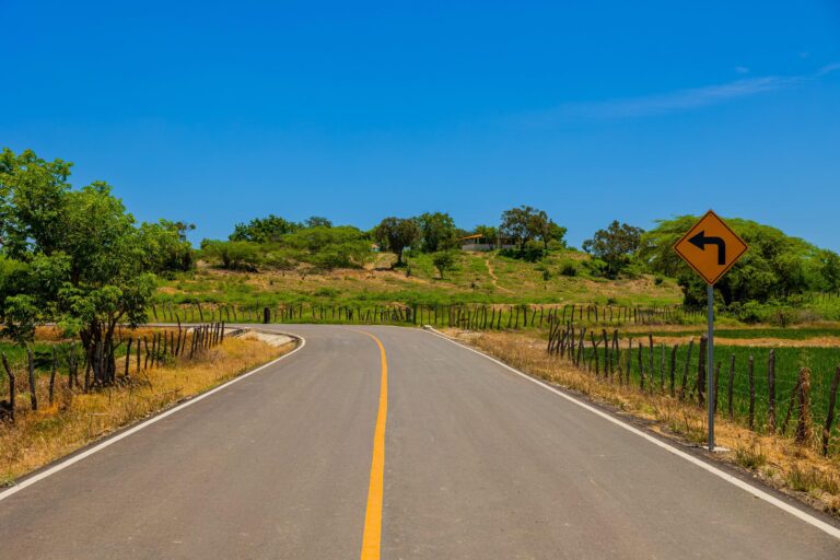 Presidente cumple una demanda histórica de la Línea Noroeste con la inauguración de nueva carretera Palo Verde-Laguna Verde, en Montecristi