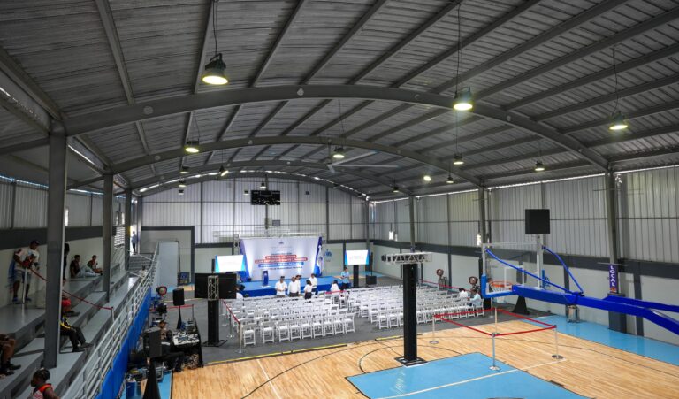 Entregan remozado el Club Deportivo Dante Lemoniel; ministro Kelvin Cruz asegura que su gestión marcará un antes y un después en el deporte