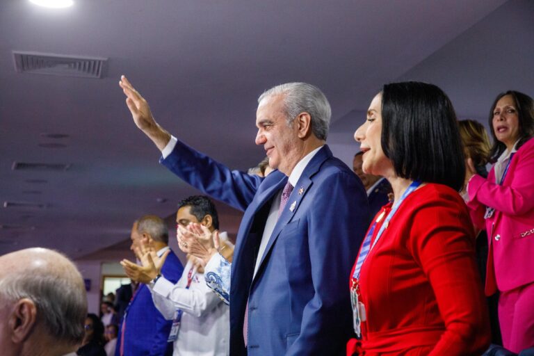 Presidente Abinader, junto a la vicepresidenta y primera dama, dejó abiertos los XXV Juegos Centroamericanos y del Caribe Santo Domingo 2026