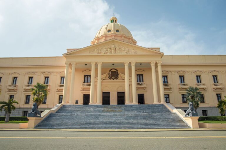 Presidente modifica la integración del Consejo de Administración de la Presa de Monción mediante el Decreto núm. 444-26