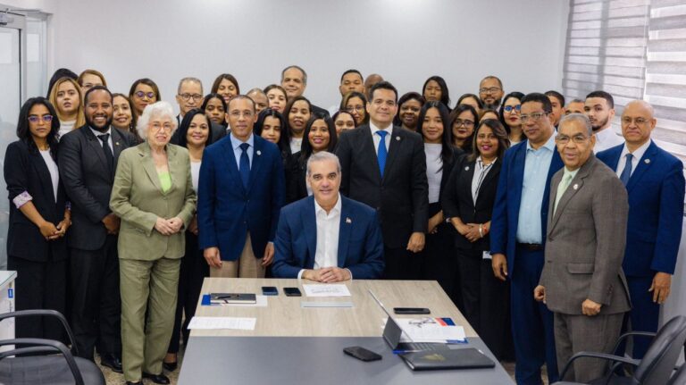 Presidente Abinader reafirma su compromiso con el fortalecimiento de la Unidad Antifraude para elevar la transparencia y el control de los recursos del Estado
