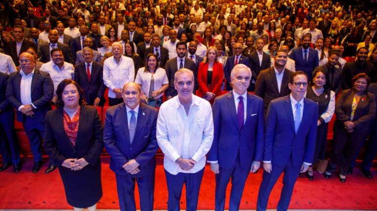 Reciben informe de la Consulta Nacional sobre el Futuro de la Educación con aportes de más de 7,000 participantes