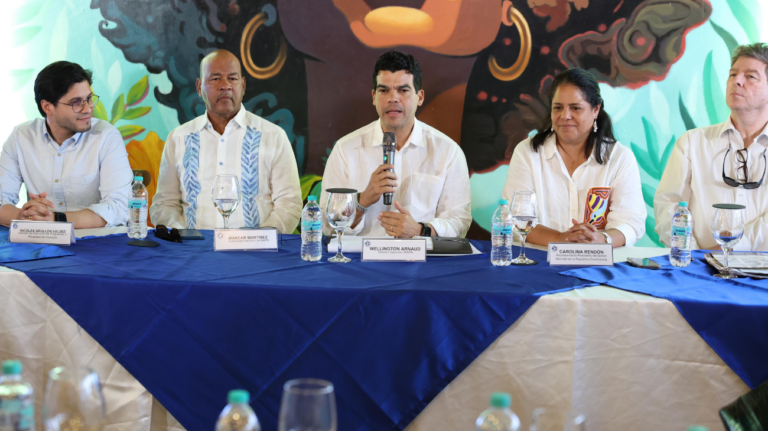 Wellington Arnaud y el Banco Mundial socializan avances del proyecto de agua potable y aguas residuales en Moca y Gaspar Hernández