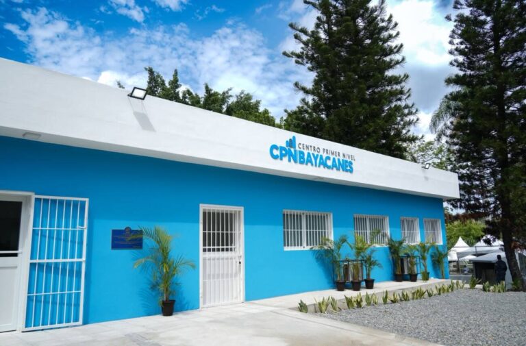 SNS entrega dos centros de primer nivel e inicia intervención del Hospital Materno Ramón Báez