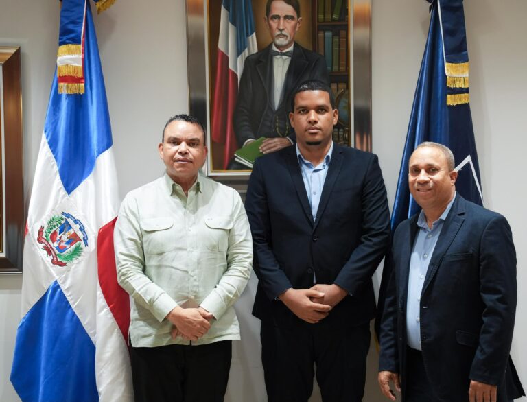 SNS fortalece gestión hospitalaria con designación de nuevos directores en hospitales de Santo Domingo y la Región Enriquillo