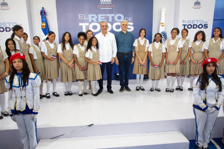 Presidente Luis Abinader inaugura el techado del Politécnico Femenino Mercedes Morel que beneficiará a más de 600 estudiantes en La Vega