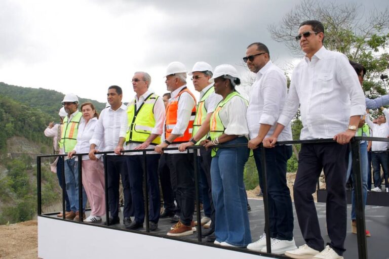 Presidente Abinader supervisa avances en la presa de Guaigüí, La Vega, cuyos trabajos se retomaron en 2025 tras haber iniciado hace más de 20 años