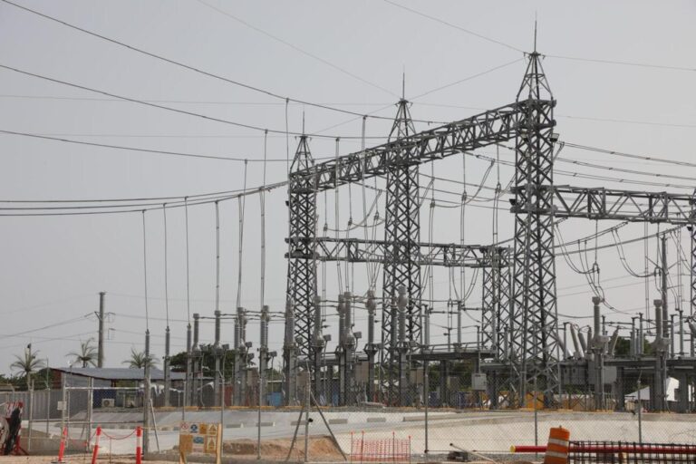 Presidente Abinader visita construcción central termoeléctrica Generadora San Felipe Andrés I, que aportará 467 MW al sistema eléctrico