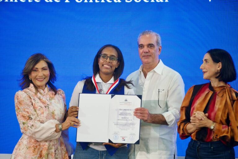 Gobierno expresa orgullo por los jóvenes graduados de Oportunidad 14/24 que dejan atrás “el camino de la oscuridad” y escogen “el camino de la luz”