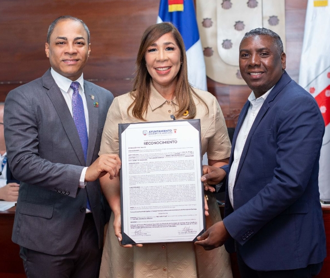 Ayuntamiento de Santiago distingue a Grisbel Medina