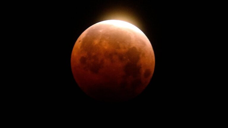 Momentos claves del eclipse parcial lunar en República Dominicana: Horarios y lo que podrás ver