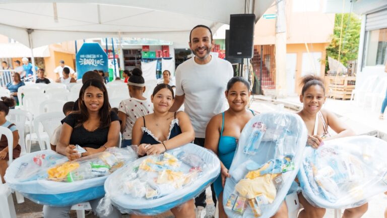 Carolina Mejía lleva gran operativo médico al sector Luz Consuelo Norte