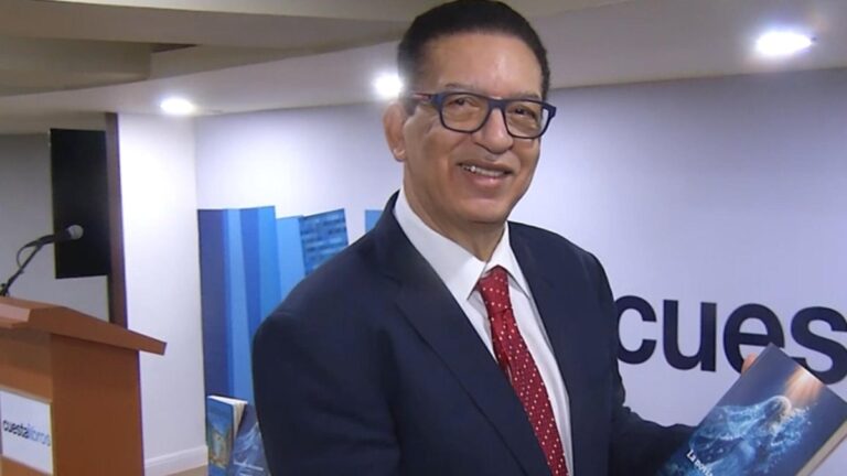 Johnny Jones escribe libro “La novia del océano” en honor a Puerto Plata