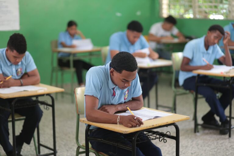 Ministerio de Educación convoca a cerca de 28,000 estudiantes para la segunda convocatoria de las Pruebas Nacionales 2026