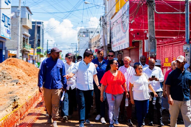 Inspeccionan obras en distintos sectores y pide paciencia a comerciantes y residentes