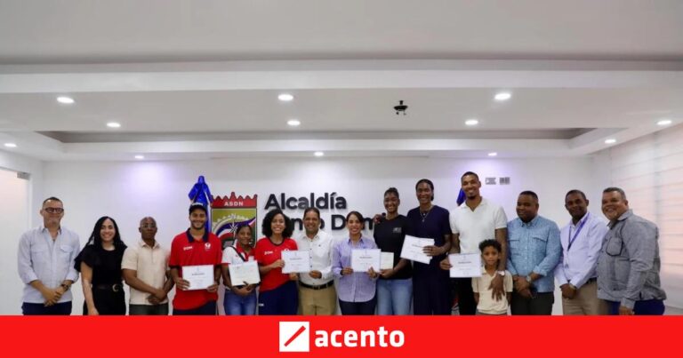 Betty Gerónimo entrega incentivos a atletas de Santo Domingo Norte medallistas en los Juegos 2026