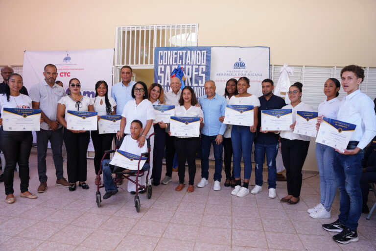 CTC certifica a 250 jóvenes en Jamao al Norte y fortalece la inclusión digital