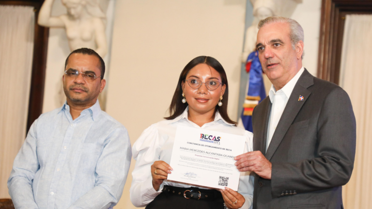 Gobierno transforma la educación digital a través del ITLA entregando más de 36,000 becas tecnológicas