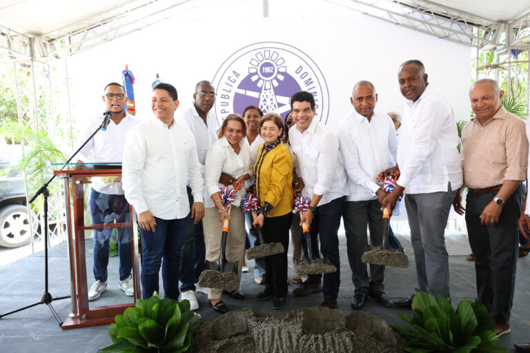 Inapa inicia saneamiento de la cañada La Pava, en Nizao, Peravia