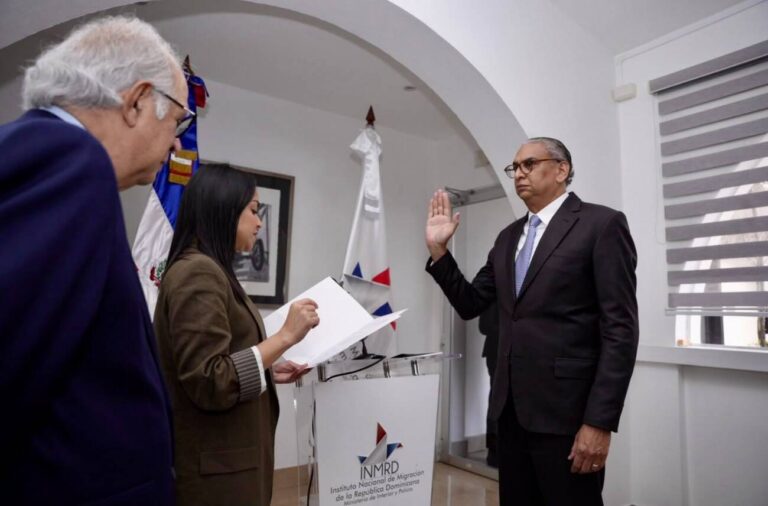 Ministra de Interior y Policía juramenta a José Benedicto Hernández como director del Instituto Nacional de Migración