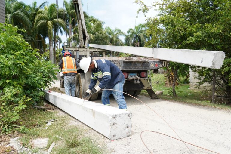 Edesur realiza trabajos de expansión de redes eléctricas en San Cristóbal con una inversión de RD 324.8 millones