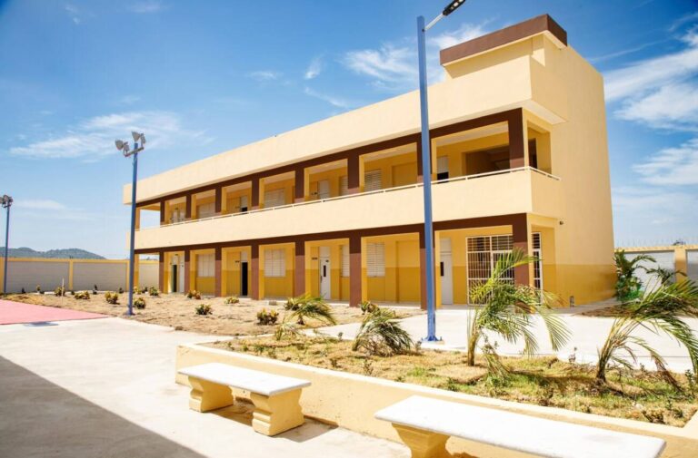 Gobierno inaugura tras 15 años de espera el Liceo Eliseo Viola, que beneficiará a estudiantes de diversas comunidades de San Juan