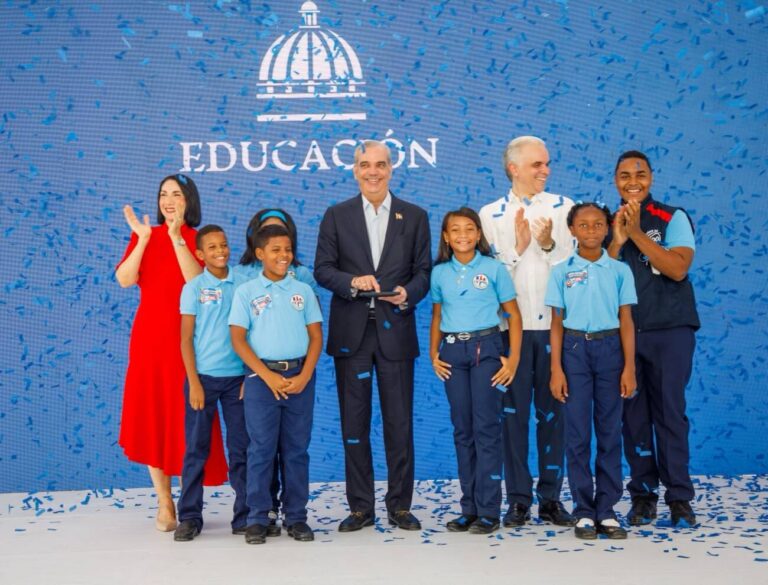 Presidente da inicio al año escolar 2026-2027 con más de dos millones de estudiantes convocados