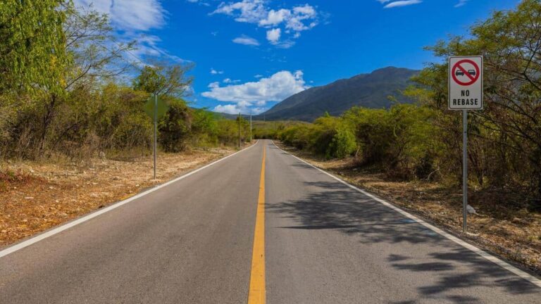 Presidente Abinader inaugura obras viales y de formación en la región Sur del país