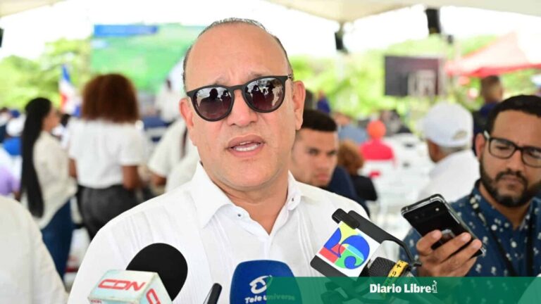Alcalde de Santiago revela que también fue víctima de fraude mientras investigan estafa al cabildo