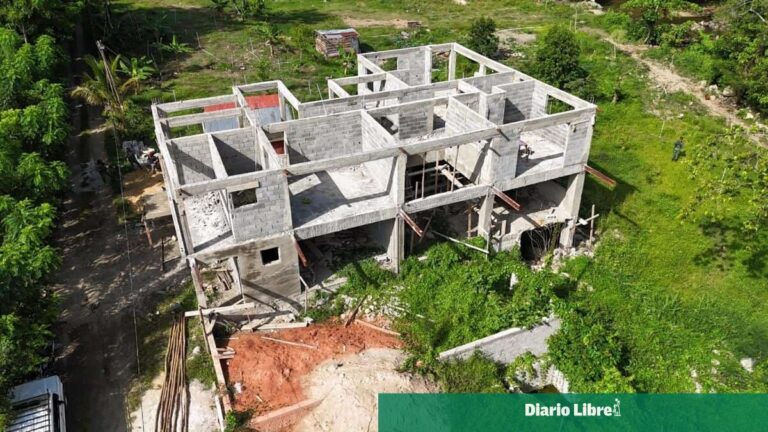 Propietario denuncia villa estaba a 27 metros del río, no a 30: y Medio Ambiente la derribó entera