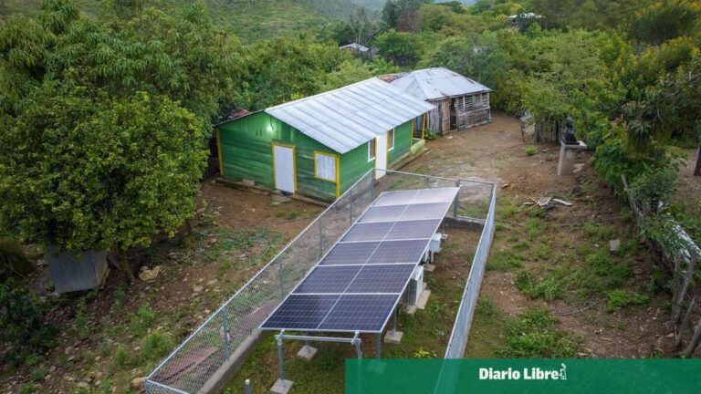 El Gobierno lleva energía eléctrica  a ocho comunidades montañosas de Pedro Santana