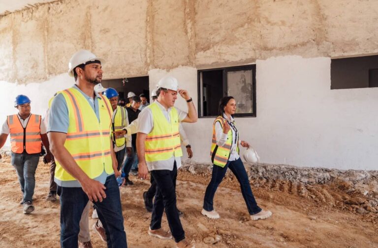 Ministro Jean Luis Rodríguez supervisa construcción del Hospital Traumatológico de San Cristóbal