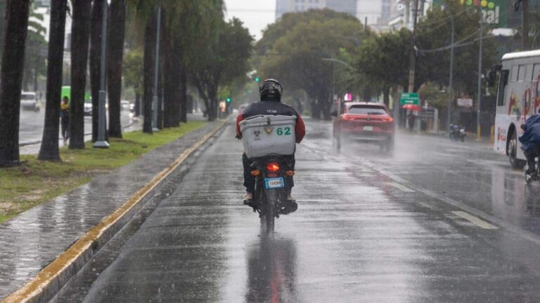 Lluvias continuarán este lunes por la influencia de una onda tropical y vaguada; el calor seguirá