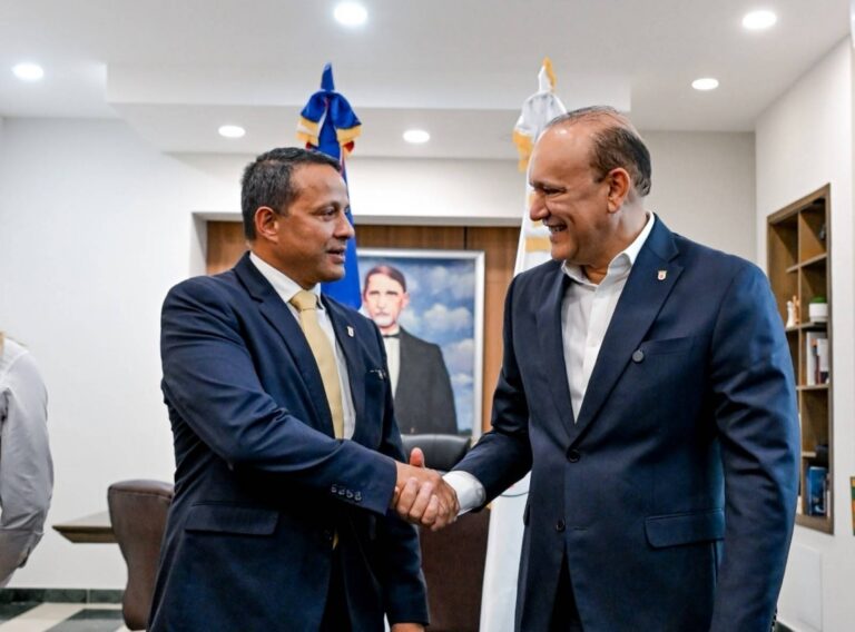 Santiago y Aguadilla buscan fortalecer la cooperación