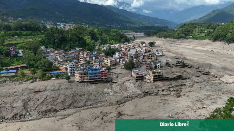 Nepal eleva a 162 los muertos y busca a más de 500 desaparecidos por la riada del Himalaya