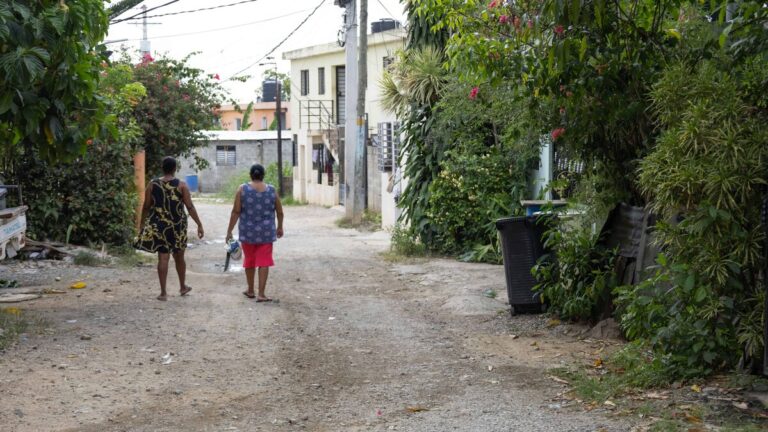 Vecinos del kilómetro 20, de La Guáyiga, denuncian abandono de la calle Primera