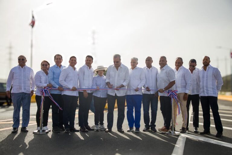 Inauguran en Matanzas nuevo puente sobre el río Galeón y asfaltado de calles, para fortalecer la conectividad vial y la productividad de Peravia