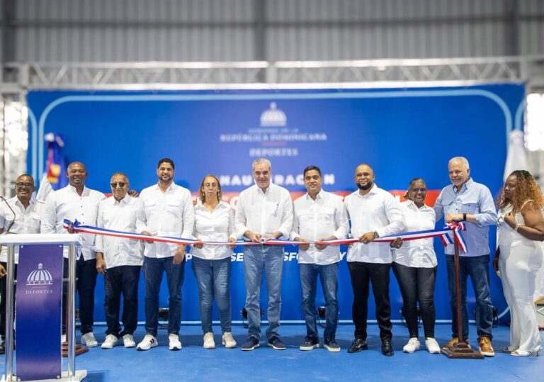 Entregan moderno techado multiuso que impulsa el deporte y la recreación juvenil en Bajos de Haina