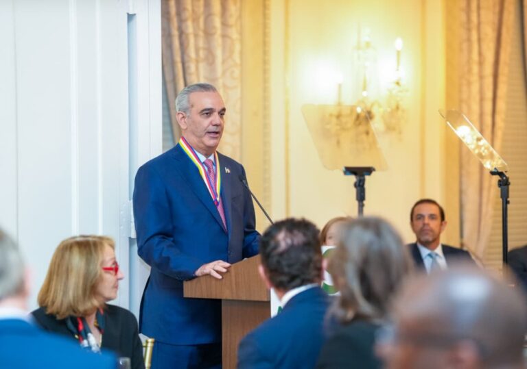 Presidente Luis Abinader es reconocido con la Insignia de Oro, el más alto honor de Americas Society por su liderazgo y el impacto de su gestión en la República Dominicana y el hemisferio
