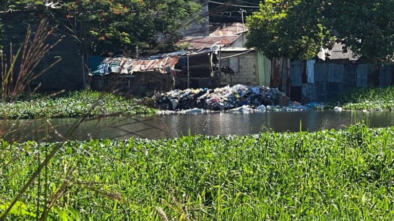 Basura en los ríos del Gran SD: la conducta ciudadana frena los esfuerzos de limpieza municipal