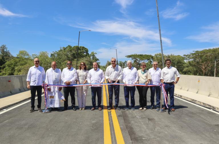 Presidente Luis Abinader inaugura en tiempo récord nuevo puente sobre el río Camú y restablece conexión entre Santiago y Puerto Plata