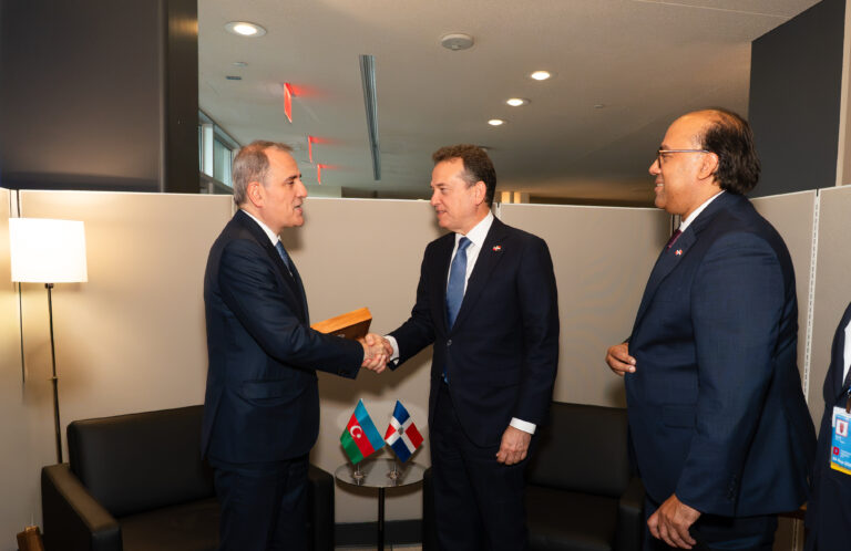 República Dominicana y Azerbaiyán acuerdan exención de visado para titulares de pasaportes ordinarios