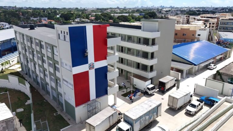 Gobierno anuncia que el Complejo Educativo y Deportivo Pedro Martínez, en Manoguayabo, está listo para ser entregado