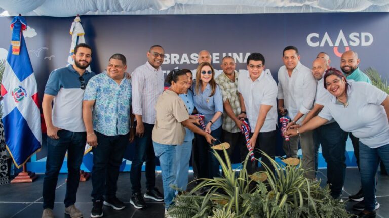 Caasd deja iniciados trabajos de saneamiento de cañada Santa Clara y red sanitaria en Capotillo
