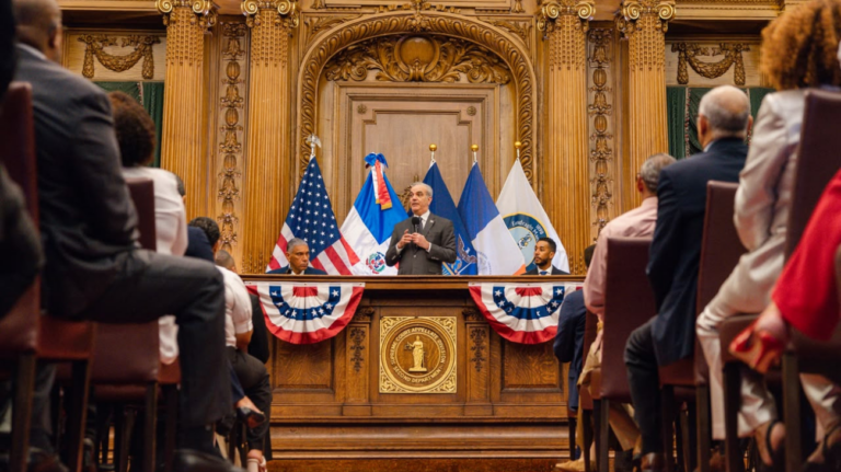 Presidente Luis Abinader se reúne con diáspora dominicana en Brooklyn; Antonio Reynoso declara el 24 de septiembre como Día del Orgullo Dominicano