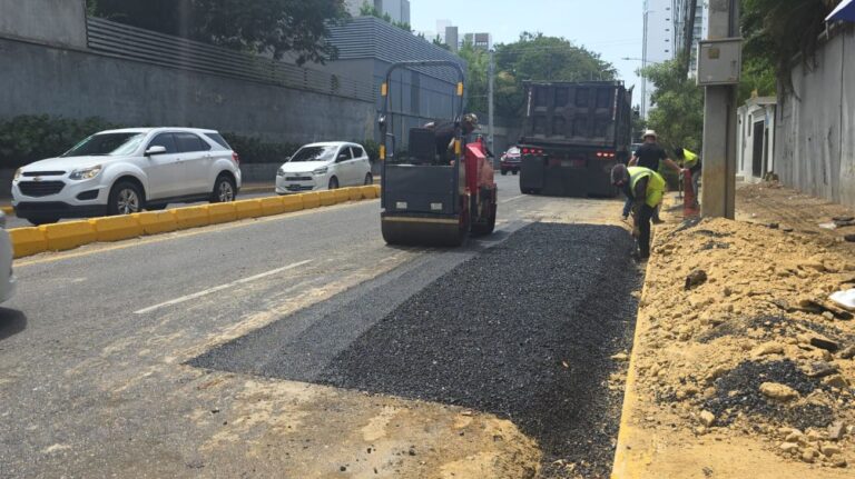 Coraasan ejecuta amplio programa de bacheo en Santiago para mejorar el tránsito