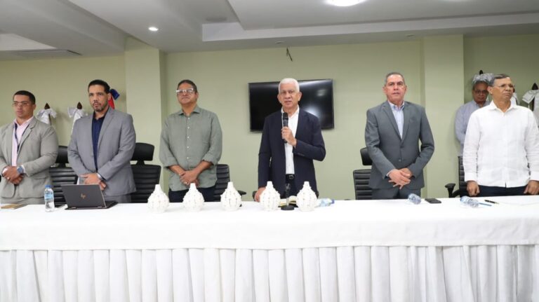 Intrant y Fenatrado evalúan medidas para mejorar el tránsito y la seguridad de vehículos pesados