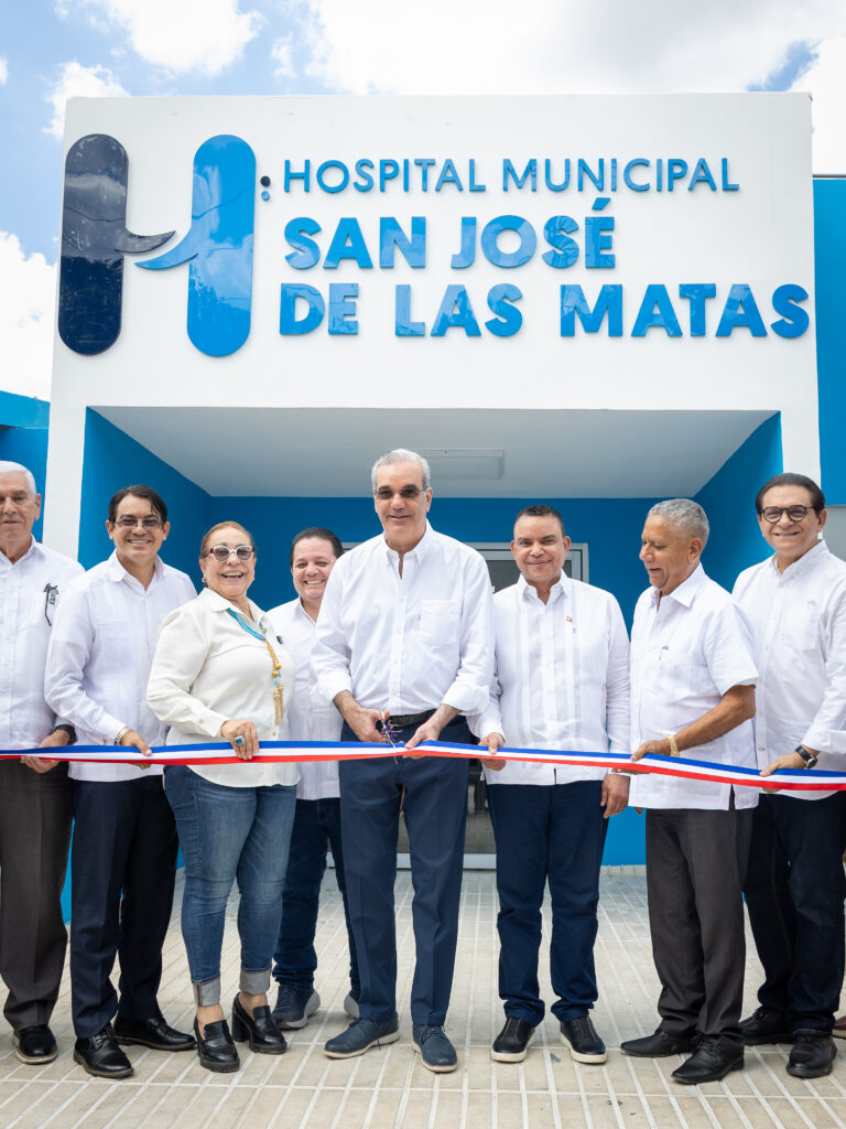 Presidente Abinader afirma que Sajoma y sus distritos, en términos de salud, no tienen por qué envidiarle nada a ningún lugar del país