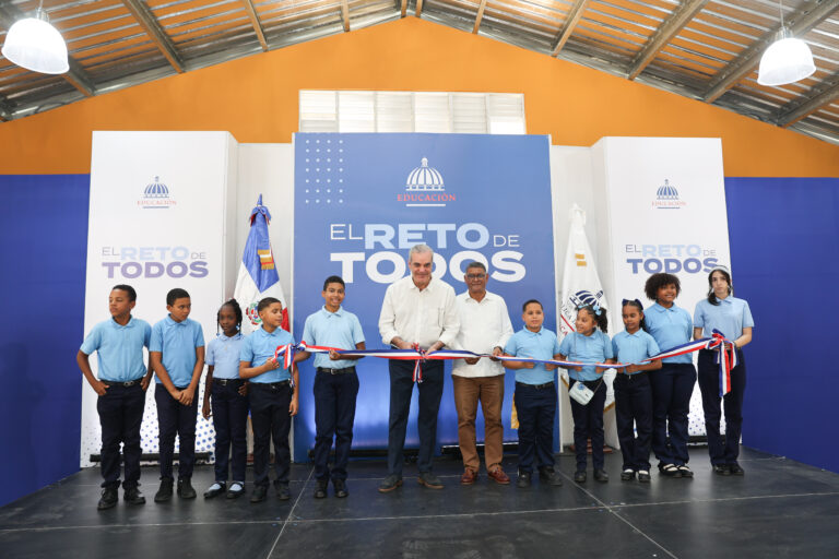 Presidente Luis Abinader entrega nuevas escuelas y un liceo en Puerto Plata en beneficio de más de 3,200 estudiantes