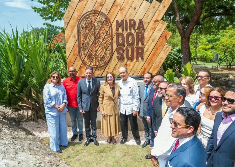 Carolina Mejía oficializa nombre del Parque Mirador Sur en honor a Joaquín Balaguer